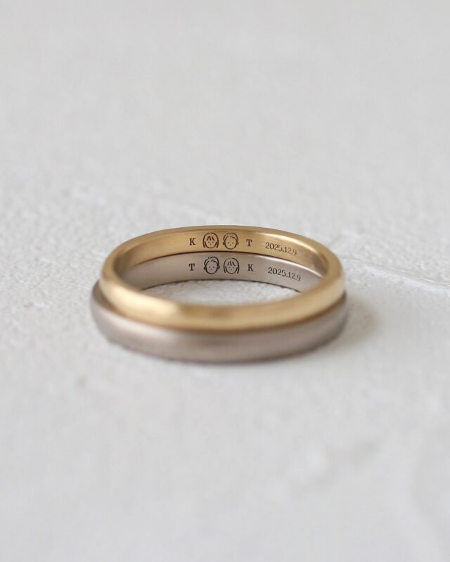 ㅤㅤㅤㅤㅤㅤㅤㅤㅤㅤㅤㅤㅤㅤㅤㅤㅤㅤㅤㅤㅤㅤㅤㅤㅤㅤㅤㅤㅤㅤㅤㅤㅤㅤㅤㅤㅤㅤㅤㅤㅤㅤㅤㅤㅤㅤㅤㅤㅤㅤㅤㅤㅤㅤㅤㅤㅤㅤㅤㅤㅤㅤㅤㅤㅤㅤㅤㅤㅤㅤㅤㅤㅤㅤㅤㅤㅤㅤㅤㅤㅤㅤㅤㅤㅤㅤㅤㅤㅤㅤㅤㅤㅤㅤㅤㅤㅤㅤㅤㅤ 
uchimariで人気の指輪の内側のデザイン。

いつでもお互いを側に感じられる、
ふたりが仲良く微笑みあうイラスト。

大切な記念日の誕生石や、
アーティストの刻印デザインで
おふたりの指輪を彩ったり。

指輪というちいさなキャンバスに、
おふたりの想い込めたデザインを
自由に描いてくださいね。
　
　
1 - 2  選べる似顔絵刻印
3 - 4  手書き刻印
5 - 6  アーティスト刻印
( artist / てらおかなつみ ) @teraoka_natsumi 
7 - 8  アーティスト刻印
( artist / コナガイ香 ) @kona__ill 
( artist / tigon art work ) @tigron_wo 
　
　
　
 
uchimari
完全予約制(火曜・木曜定休日)