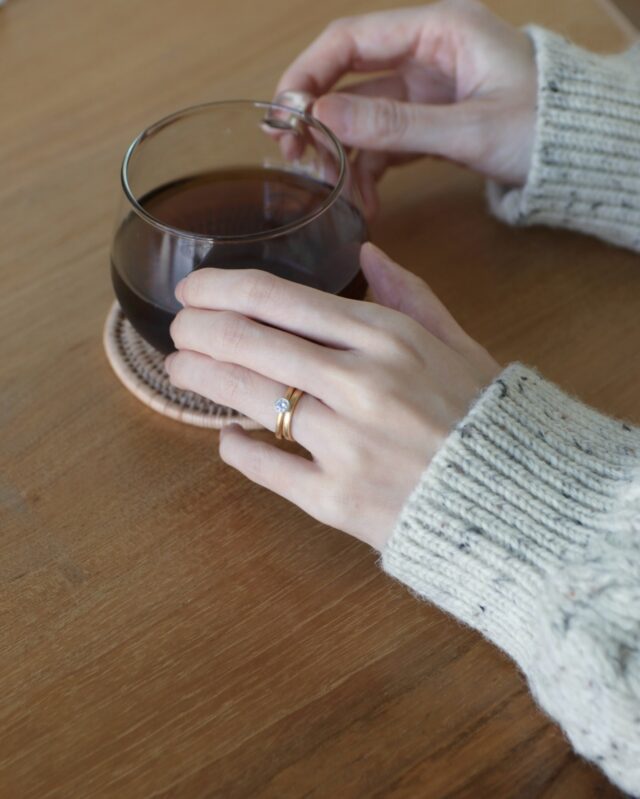 特別な日も、なんでない日も。

uchimariでよく選ばれるのは、
いつでも身につけたくなるような
ナチュラルな婚約指輪のデザイン。

これからどんな風に着けていこうかな？
と想像しながら、
身につけるといつでも心がわくわくするような、
素敵なリングをお作りいただけると嬉しいです。
 
　 
 　
uchimari