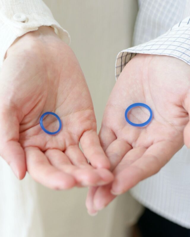 ㅤㅤㅤㅤㅤㅤㅤㅤㅤㅤㅤㅤㅤㅤㅤㅤㅤㅤㅤㅤㅤㅤㅤㅤㅤㅤㅤㅤㅤㅤㅤㅤㅤㅤㅤㅤㅤㅤㅤㅤㅤㅤㅤㅤㅤㅤㅤㅤㅤㅤㅤㅤㅤㅤㅤㅤㅤㅤㅤㅤㅤㅤㅤㅤㅤㅤㅤㅤㅤㅤㅤㅤㅤㅤㅤㅤㅤㅤㅤㅤㅤㅤㅤㅤㅤㅤㅤㅤㅤㅤㅤㅤㅤㅤㅤㅤㅤㅤㅤㅤ 
uchimariは、
結婚指輪と婚約指輪が手作りできるお店です。

お客様にお作りいただくのは、
ワックス(ロウ材)を削って作る指輪の原型。

その原型を元に職人が丁寧に金属に仕上げ、
おふたりの指輪が完成します。

原型作りはなんだか難しそうに感じるかも知れませんが、使用しているワックスは意外とやわらかく、
誰でも取り扱いやすい素材です。

スタッフがお手伝いしながらゆっくりと
進めていきますので、細かい作業に不安がある方も、
安心してお越しいただけると嬉しいです。

指輪のデザインについて・お店のことなど、
詳しくはuchimariのWebサイトよりご覧ください。
　
　
uchimari / 完全予約制
営業時間 10:00 - 18:30
定休日 火・木曜日

－－－－－－－－－－－－－－

uchimari 神楽坂店
東京都新宿区矢来町121 日幸ビル2F
03-5579-8035

東京メトロ東西線【神楽坂駅】矢来口より徒歩1分

－－－－－－－－－－－－－－

uchimari 北浜店
大阪府大阪市中央区北浜1-1-18 忠治郎ビル4F
06-6206-6500

京阪本線【北浜駅】29番出口より徒歩1分
地下鉄御堂筋線【淀屋橋駅】より徒歩8分

－－－－－－－－－－－－－－

uchimari 芦屋店
兵庫県芦屋市春日町2-16 2F
0797-34-1225

阪神本線【打出駅】より徒歩3分
 
－－－－－－－－－－－－－－