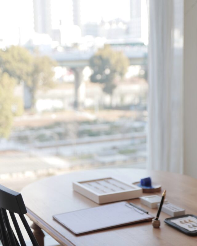 《 営業日変更のお知らせ 》
 
uchimari神楽坂店 / uchimari北浜店 は、
4月より木曜日の営業が始まります！

今まで火曜日・木曜日を定休日としていましたが、
完全予約制ということもあり、
よりたくさんの方にお越しいただけるよう
上記の2店舗は木曜日もオープンする運びとなりました。

平日は1組限定でのご案内となりますので、
時間を気にせず、よりゆったりとお過ごしいただけます。

開始時間のご相談などもお気軽にお問い合わせくださいね。

なお、GWなどの大型連休がある月は、
祝日は全て営業、火・木曜日を定休日といたしますので、
毎月の営業日のお知らせをご確認いただけますと幸いです。
　
今後もみなさまのご来店を、心よりお待ちしております🌿
　
　
　
uchimari〔 予約制 〕
—————————
東京 神楽坂店 / 大阪 北浜店
open 10:00 - 18:30
close 火曜日

兵庫 芦屋店 / uchimari小箱
open 10:00 - 18:30
close 火・木曜日